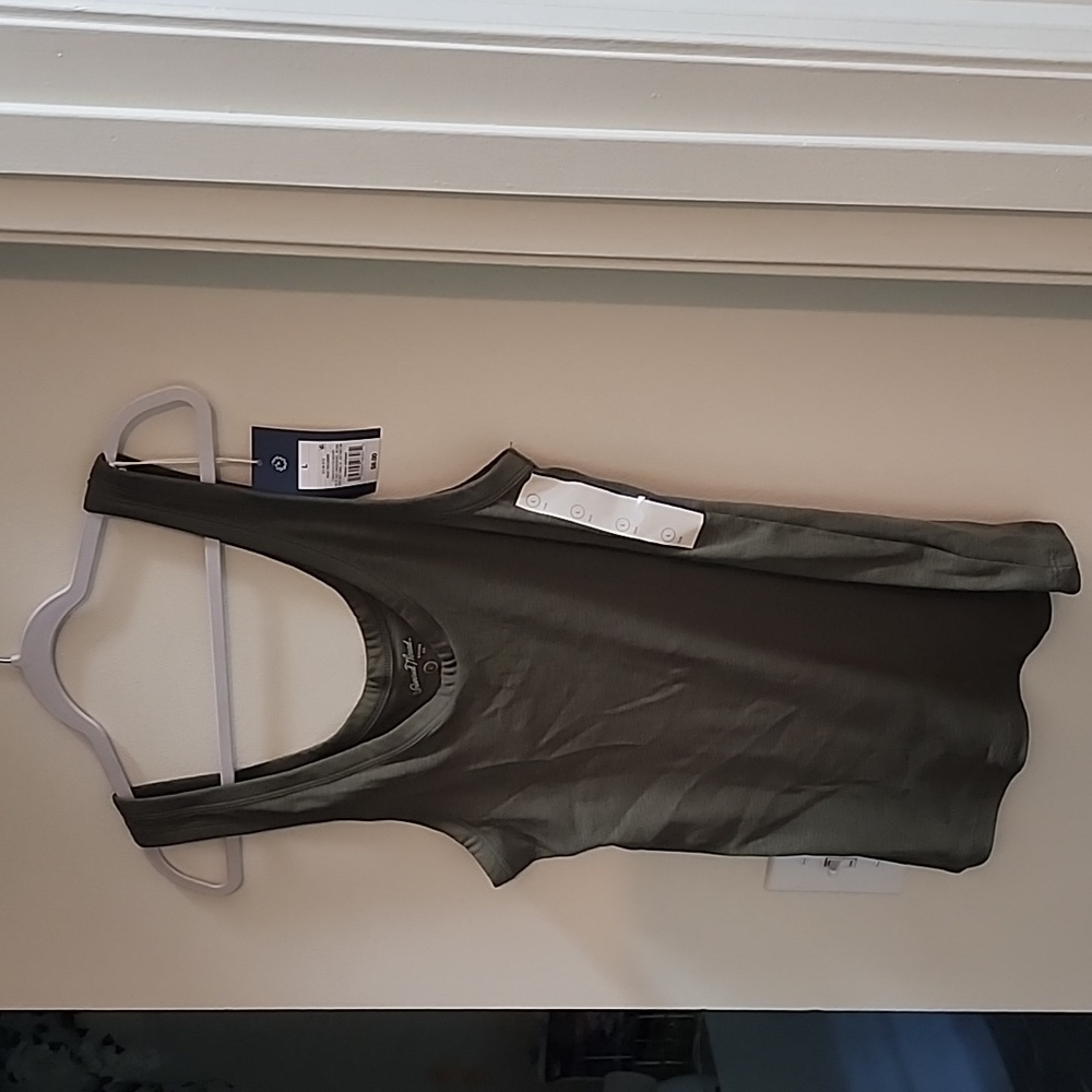 Sleeveless shirt